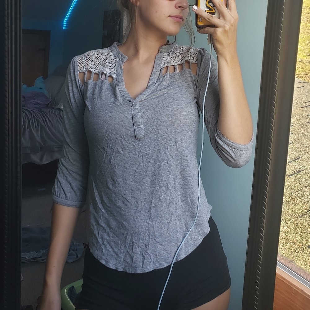 Tela V-Neck Top